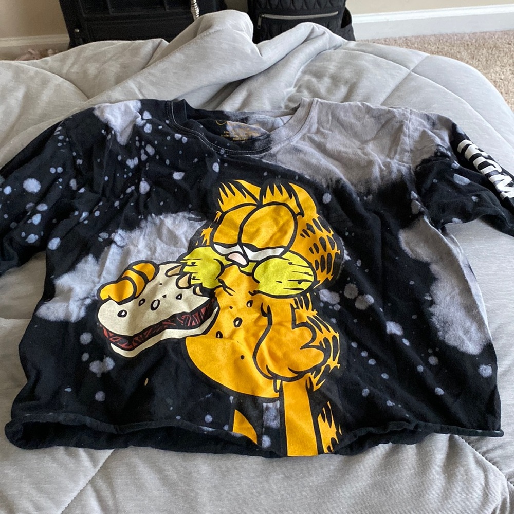 Garfield black and gray shirt women’s size medium no holes or stains
